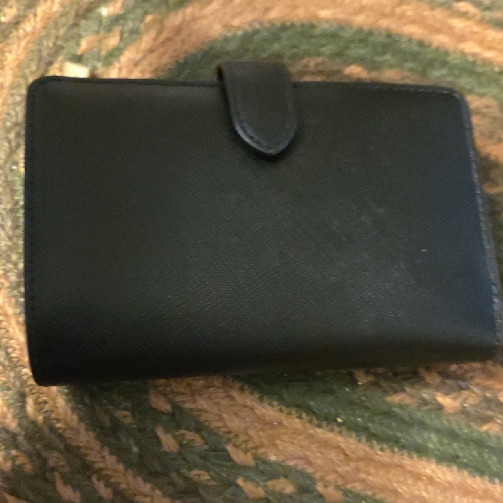 !Kate Spade Black Wallet Execellent Condition - Picture 3 of 8